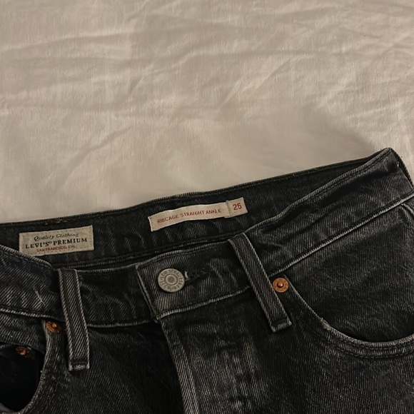 Levi's | Ribcage Straight Ankle in Washed Black | Size 25 - Picture 4 of 6